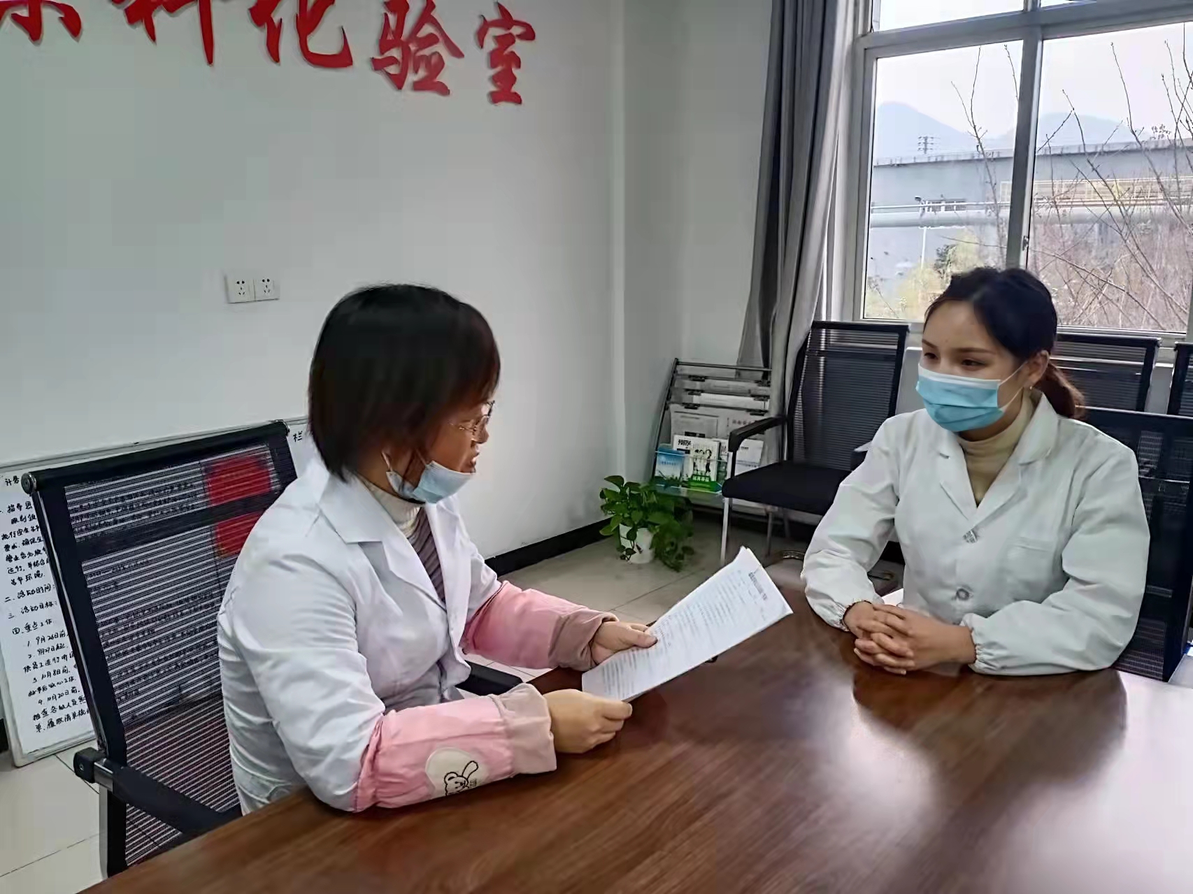 業精于勤，做數據保障的“守護者”——記漢鋼公司第十屆分析工“技術狀元”范艷瑩