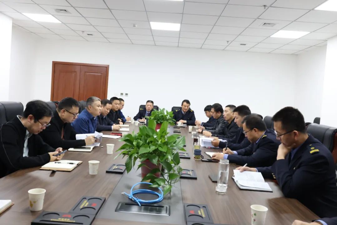 漢中市發(fā)改委鐵運辦主任李春松一行到公司調研座談