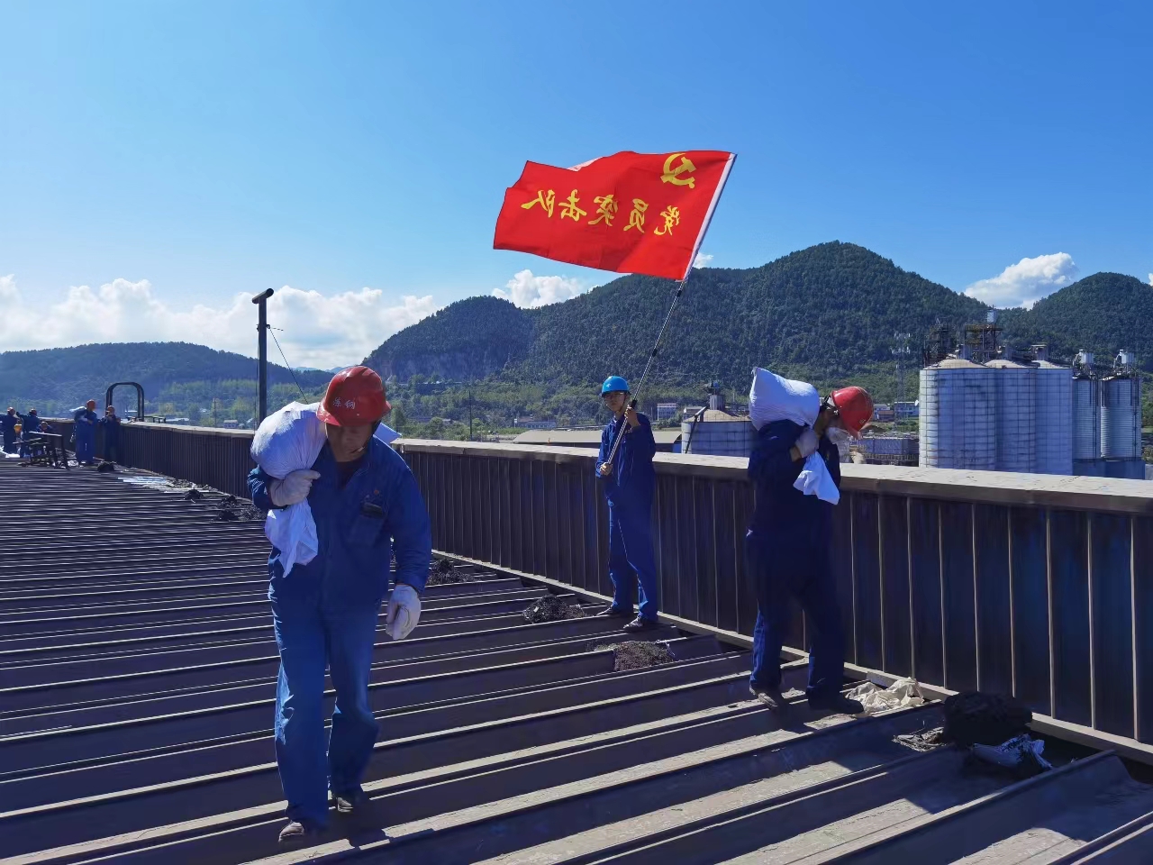 以詩為媒述發(fā)展，轉(zhuǎn)型升級譜華章