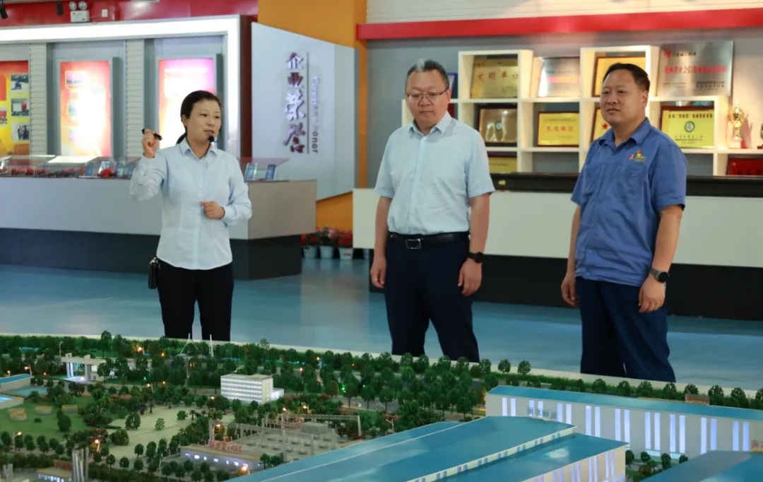 中國冶金報(bào)社副社長范鐵軍到公司參觀調(diào)研