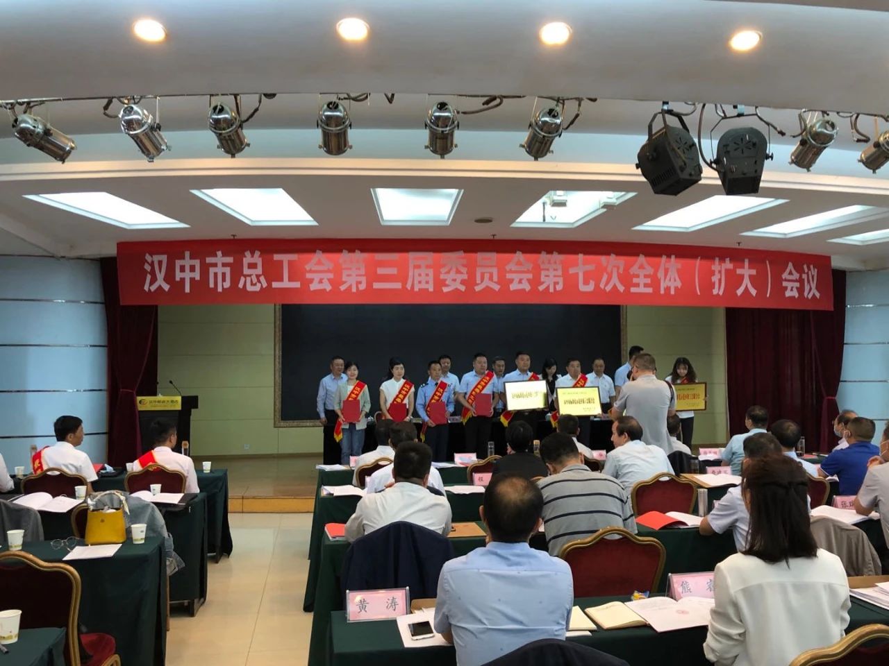 【先進典型】漢鋼公司員工榮獲2020年漢中市“最美職工家庭”稱號