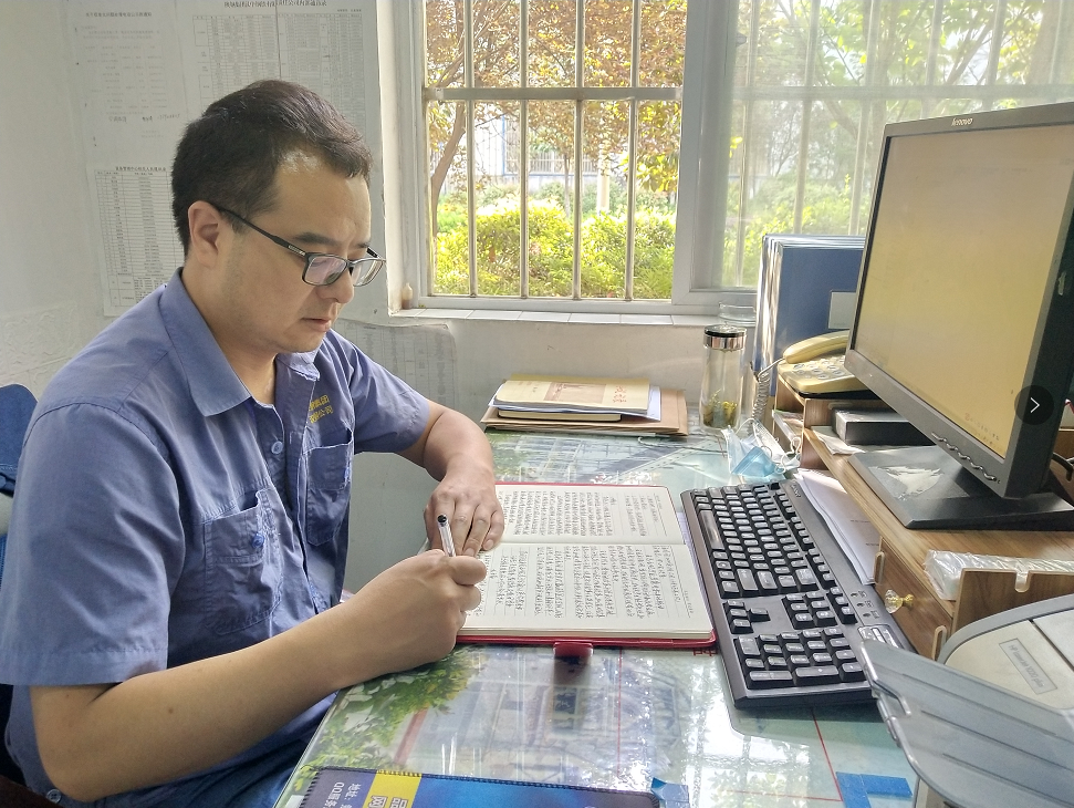 【星耀鋼城】不忘初心跟黨走 銳意進取創未來 ——記陜鋼集團優秀共產黨員包偉
